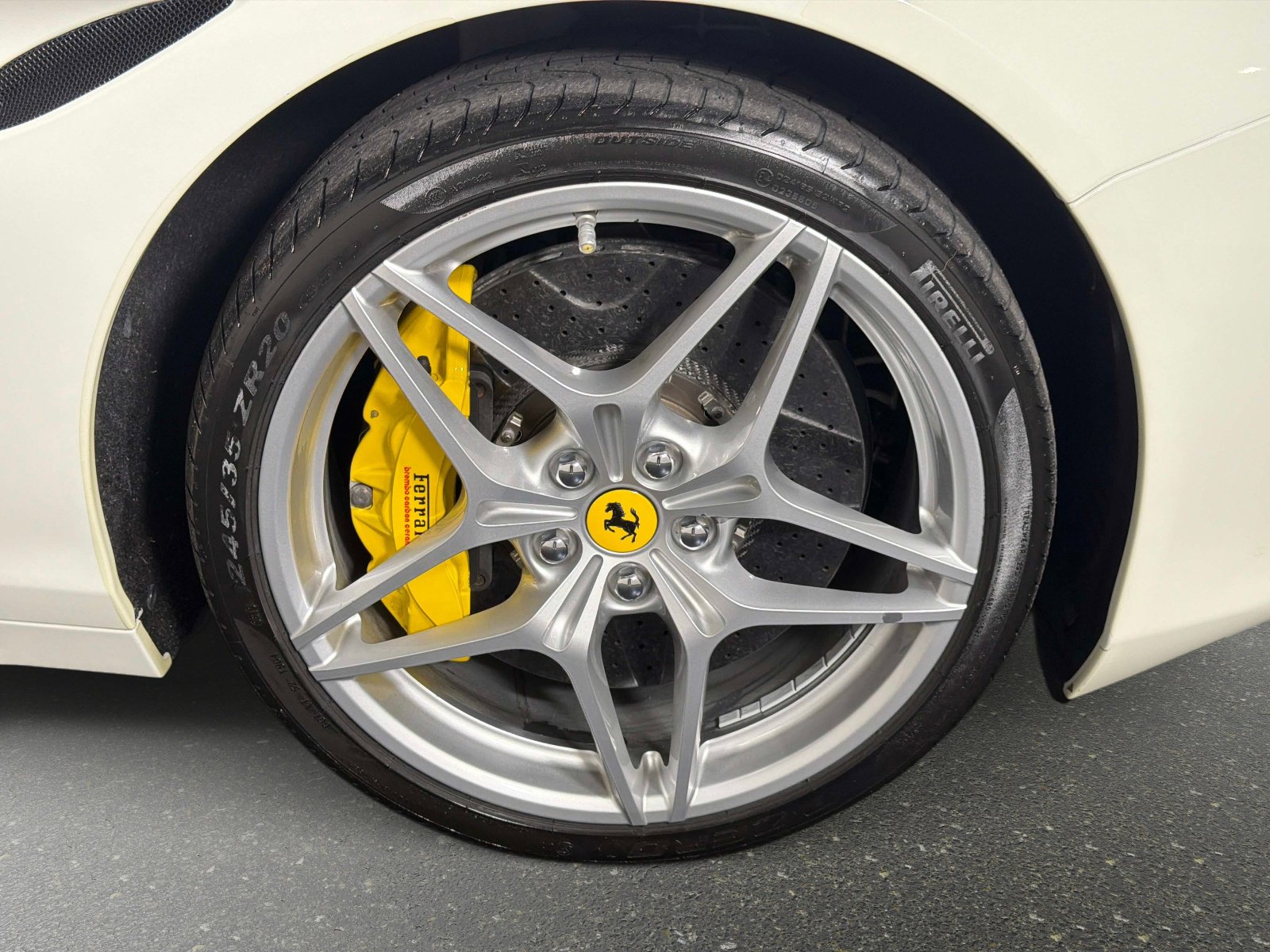 Used 2016 Ferrari California T image 21