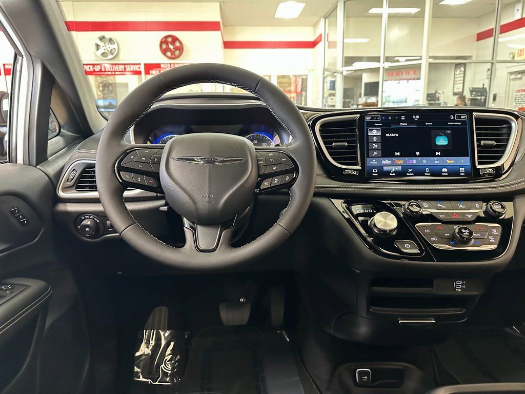 New 2026 Chrysler Pacifica Select w/ S Appearance Package image 15
