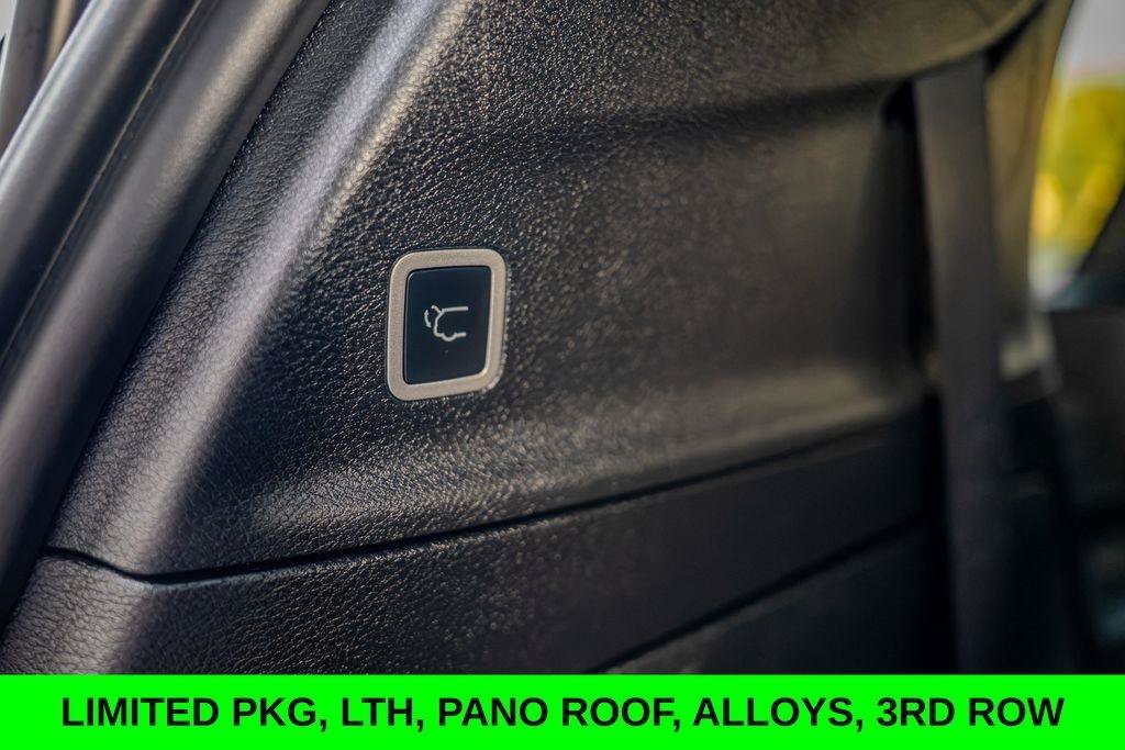 Used 2025 Chrysler Pacifica Limited FWD image 21
