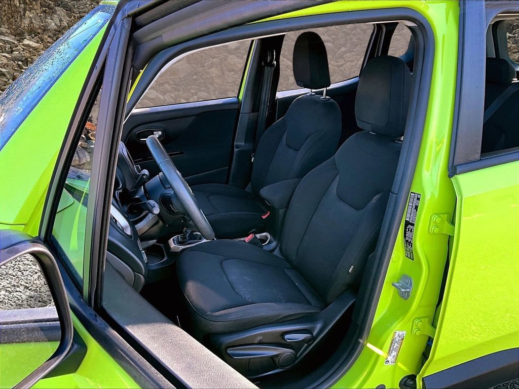 Used 2017 Jeep Renegade Sport image 23