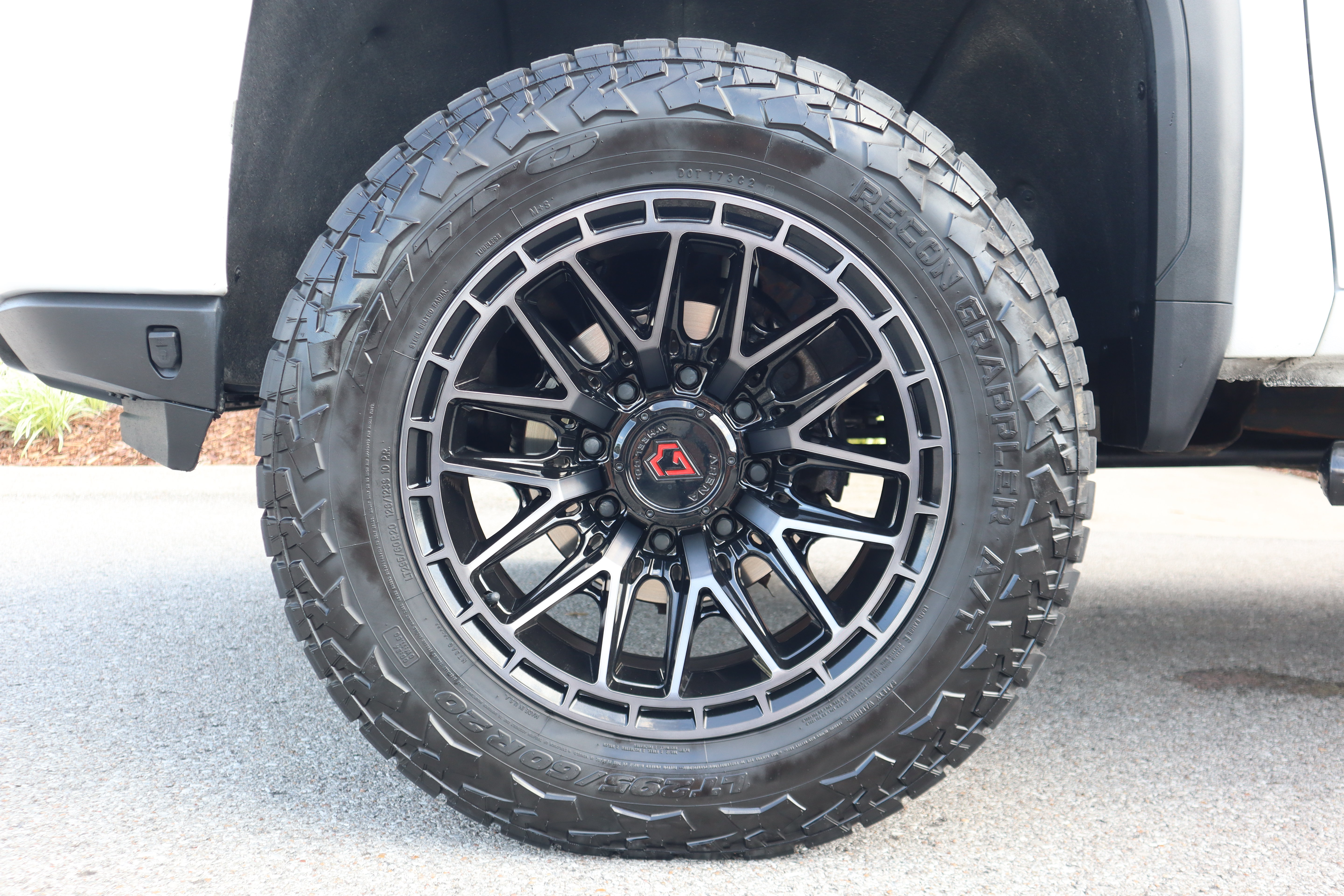 Used 2022 GMC Sierra 2500 AT4 w/ AT4 Premium Plus Package AWD/4WD image 12