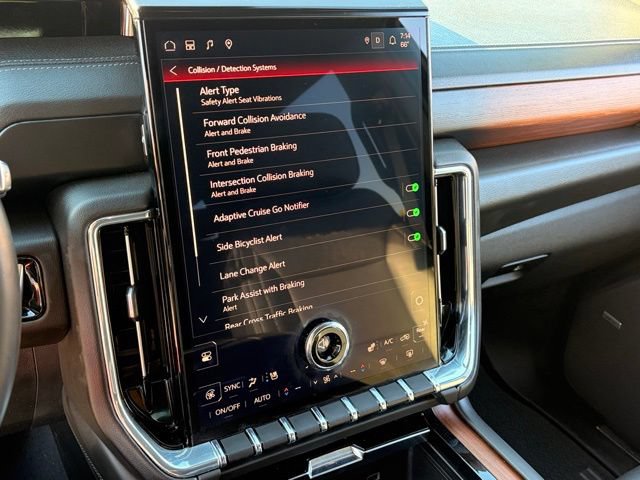 Used 2025 GMC Yukon XL Denali RWD image 20