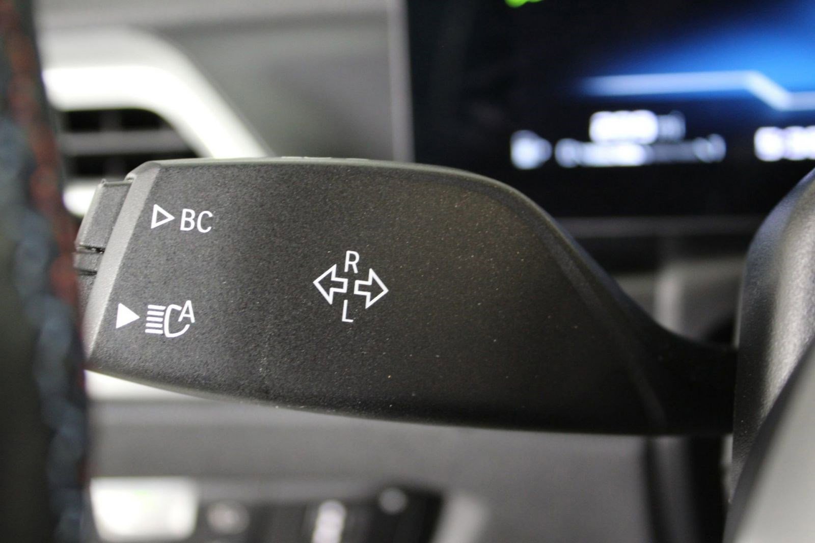 Used 2025 BMW M440i Coupe w/ Premium Package image 26