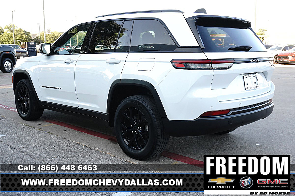 Used 2024 Jeep Grand Cherokee Altitude RWD image 35