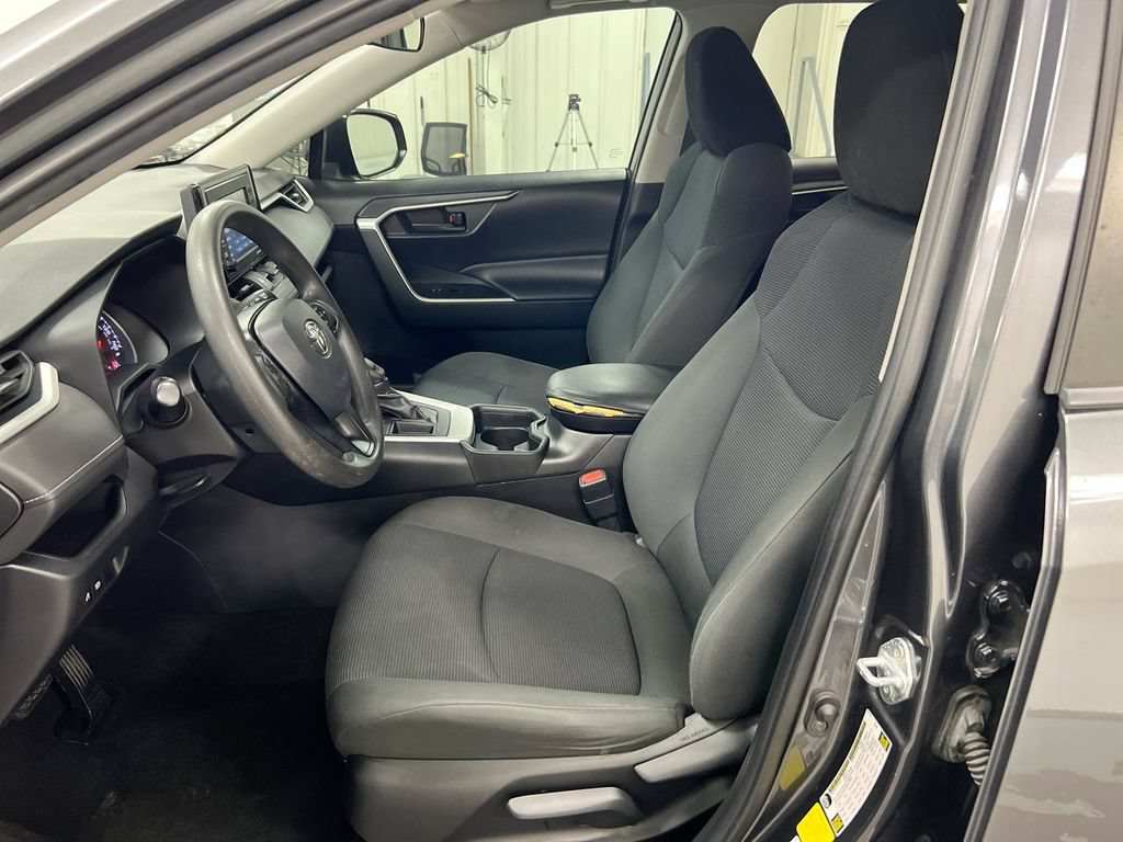 Used 2021 Toyota RAV4 LE FWD image 19