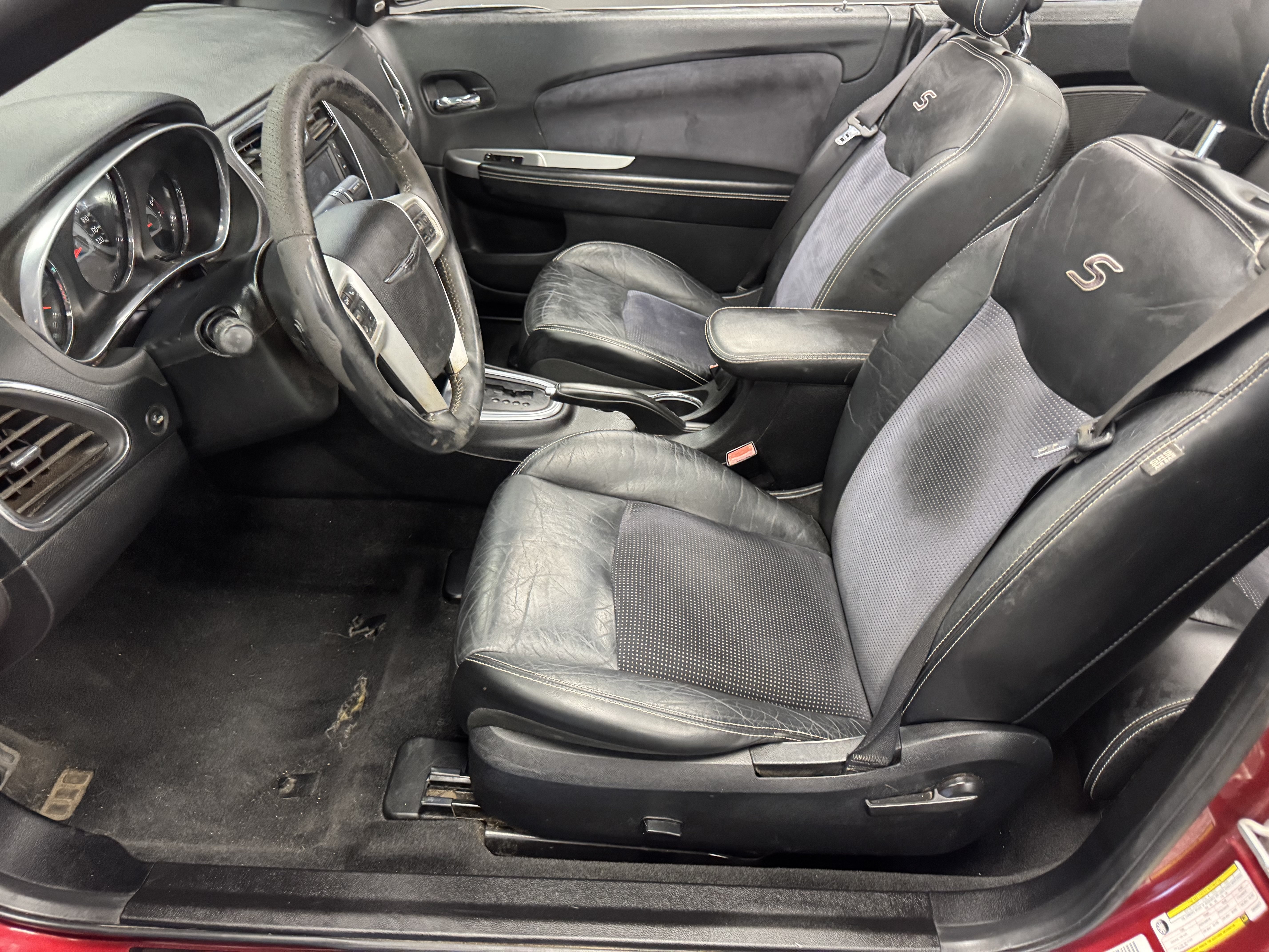 Used 2013 Chrysler 200 S FWD image 8