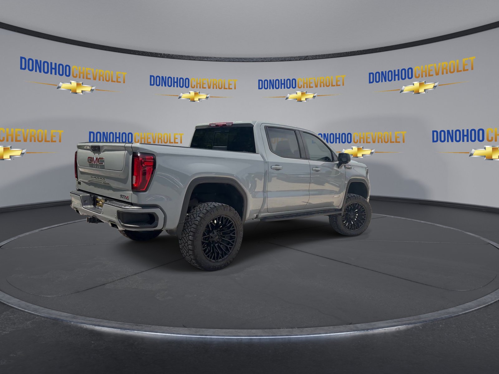 Used 2024 GMC Sierra 1500 AT4 w/ Technology Package AWD/4WD image 8