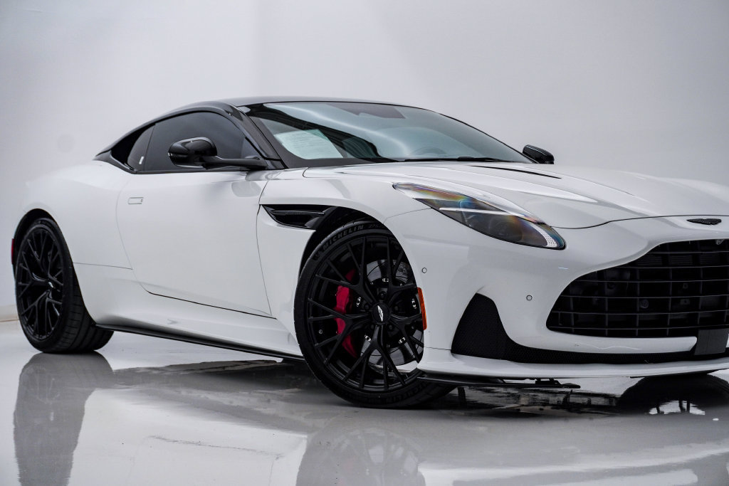 Used 2024 Aston Martin DB12 Coupe RWD image 2