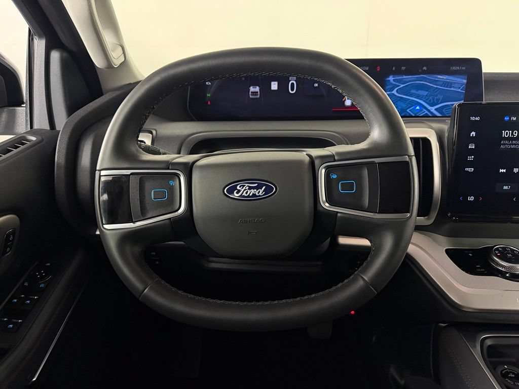 Used 2025 Ford Expedition Active AWD/4WD image 12