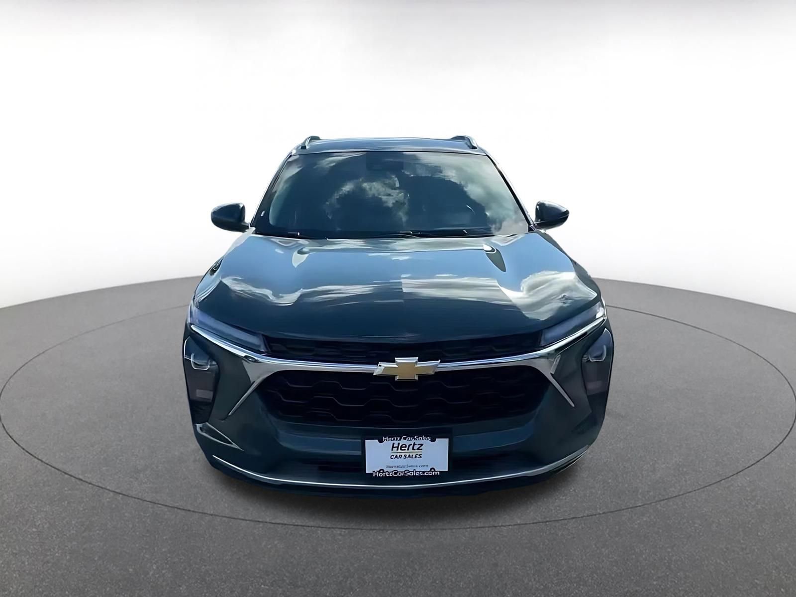 Used 2025 Chevrolet Trax LT w/ LT Convenience Package image 4