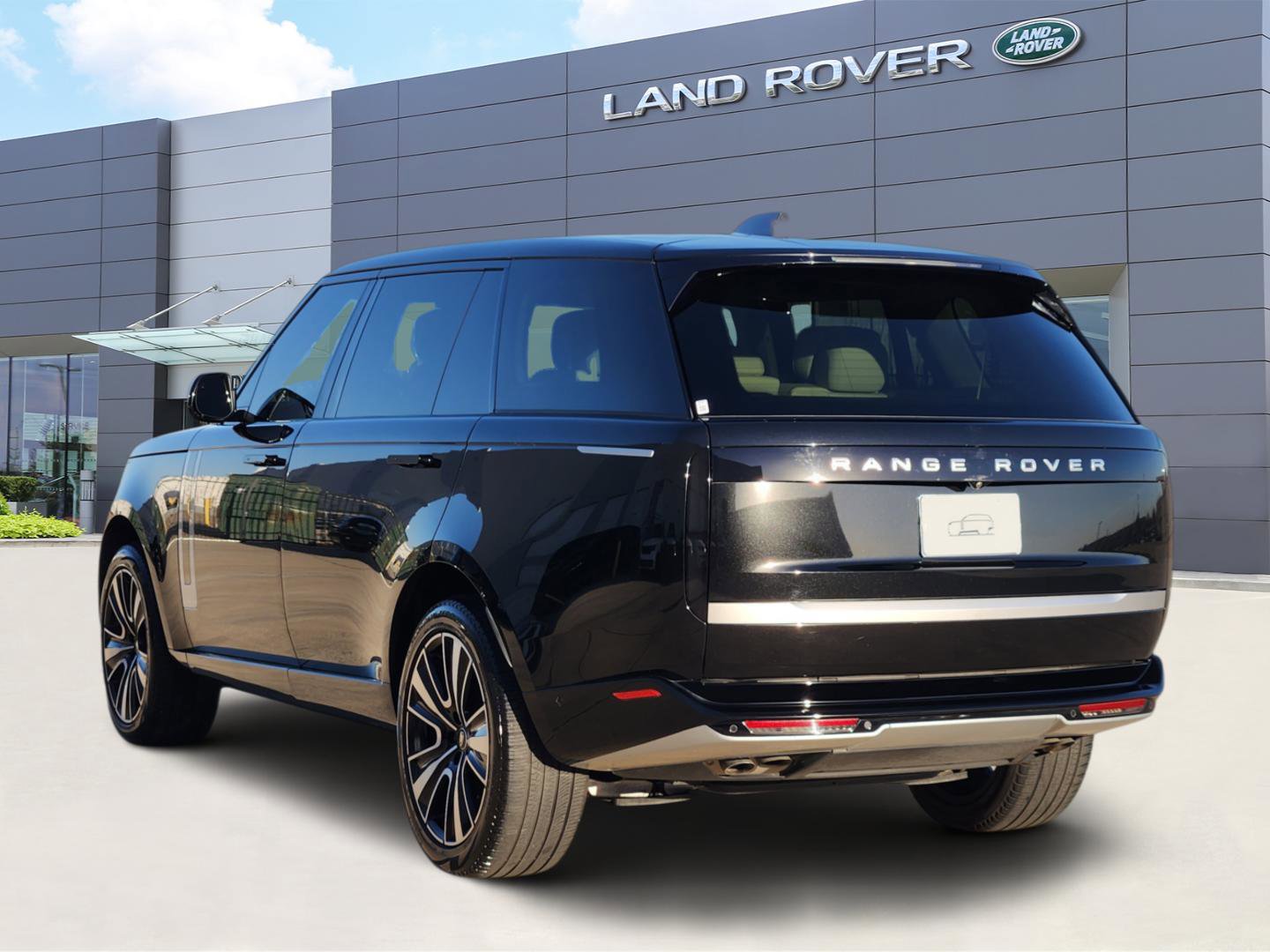 Certified 2024 Land Rover Range Rover Long Wheelbase Autobiography image 4