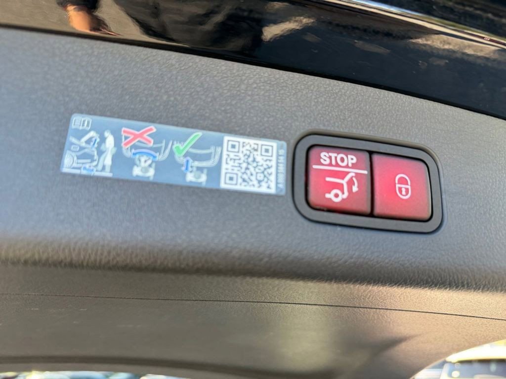 Used 2024 Mercedes-Benz GLC 300 image 10