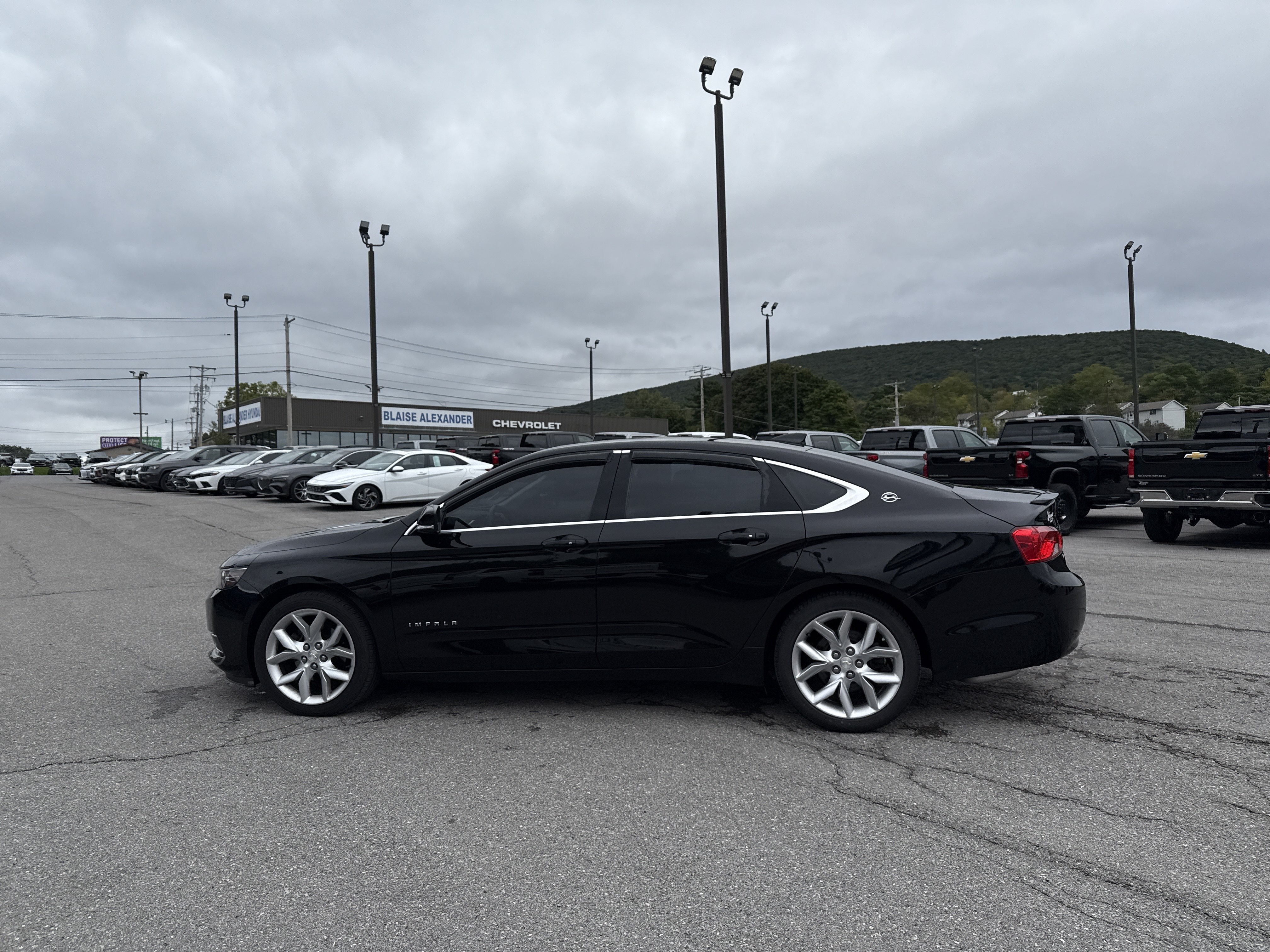 Used 2017 Chevrolet Impala LT w/ Leather Package FWD image 6