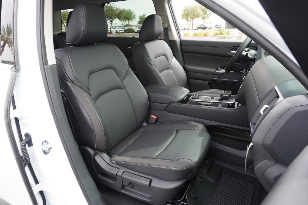 New 2026 Nissan Pathfinder SL w/ SL Premium Package AWD/4WD image 13
