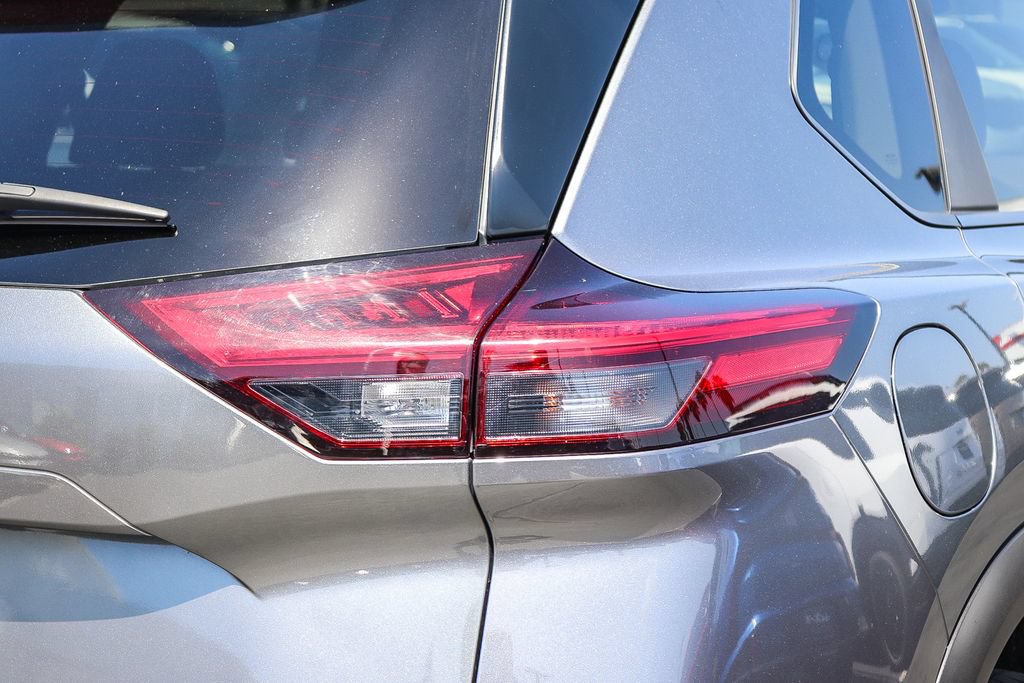 Used 2023 Nissan Rogue S FWD image 7