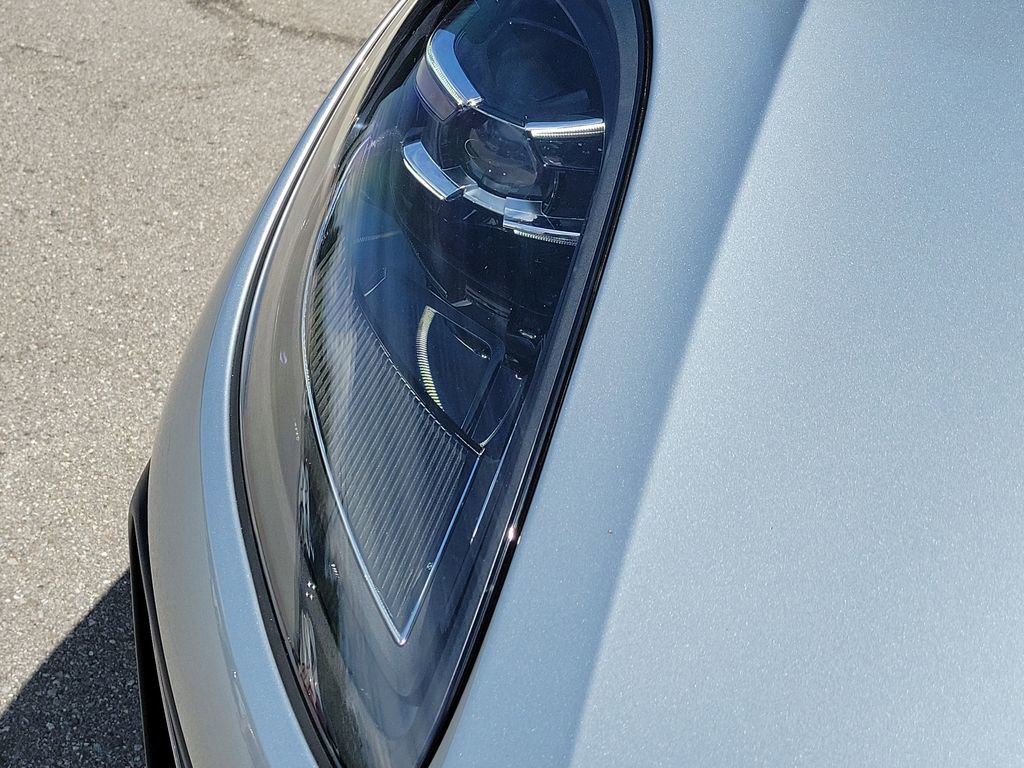 Certified 2025 Porsche Macan image 15