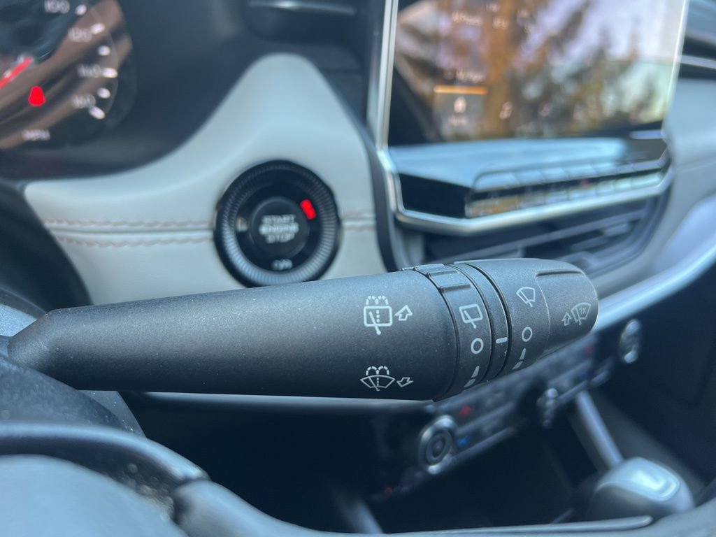 Used 2025 Jeep Compass Limited image 13