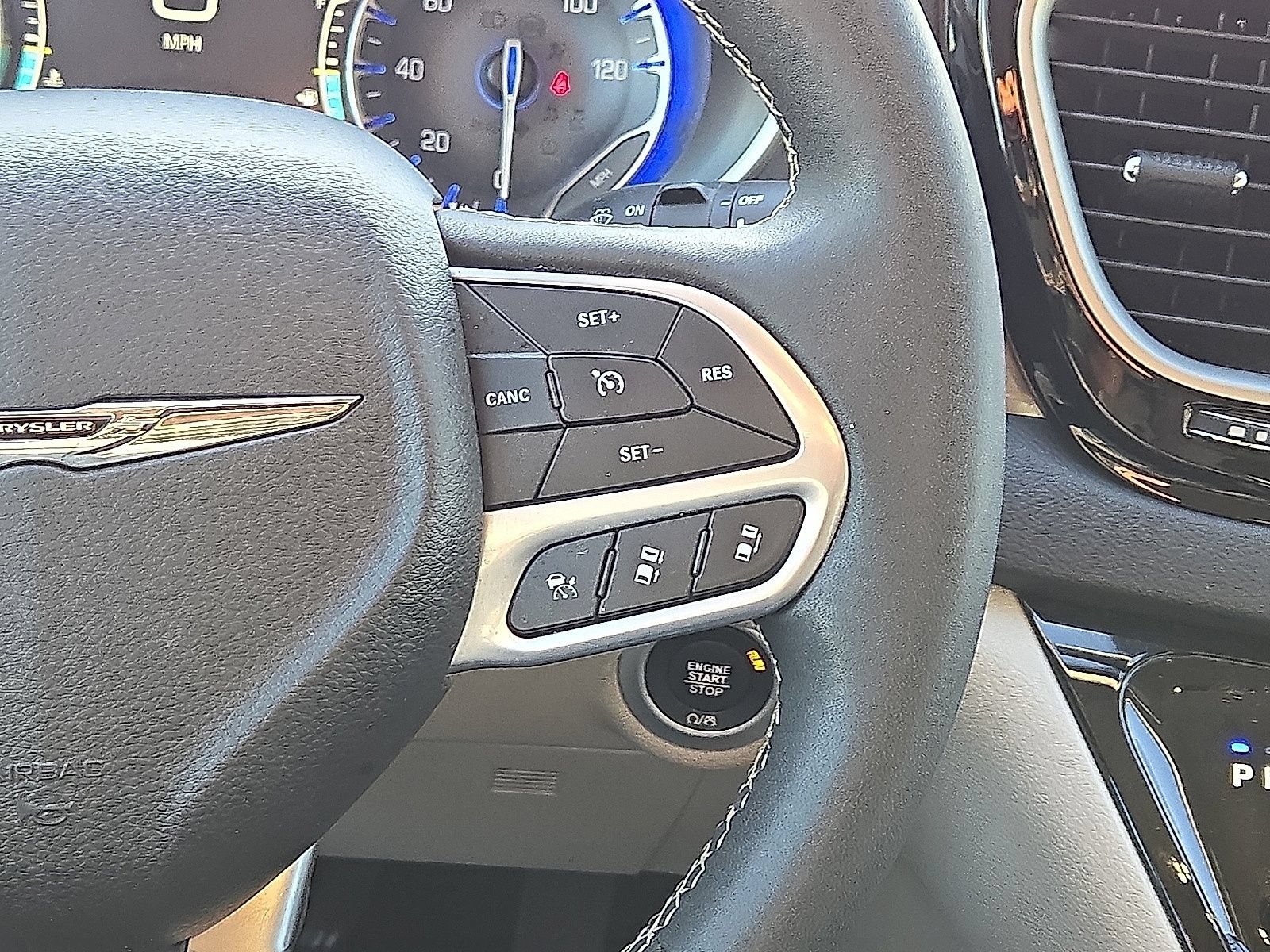 Used 2023 Chrysler Pacifica Touring-L FWD image 20