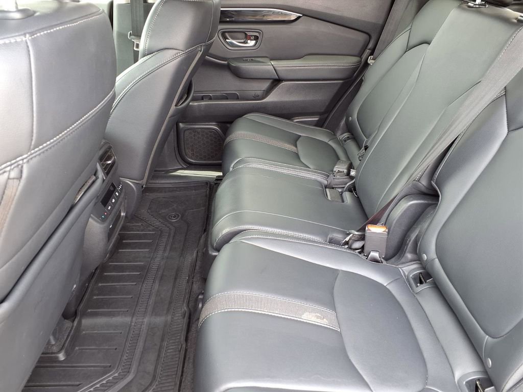 Used 2025 Honda Pilot Touring image 11