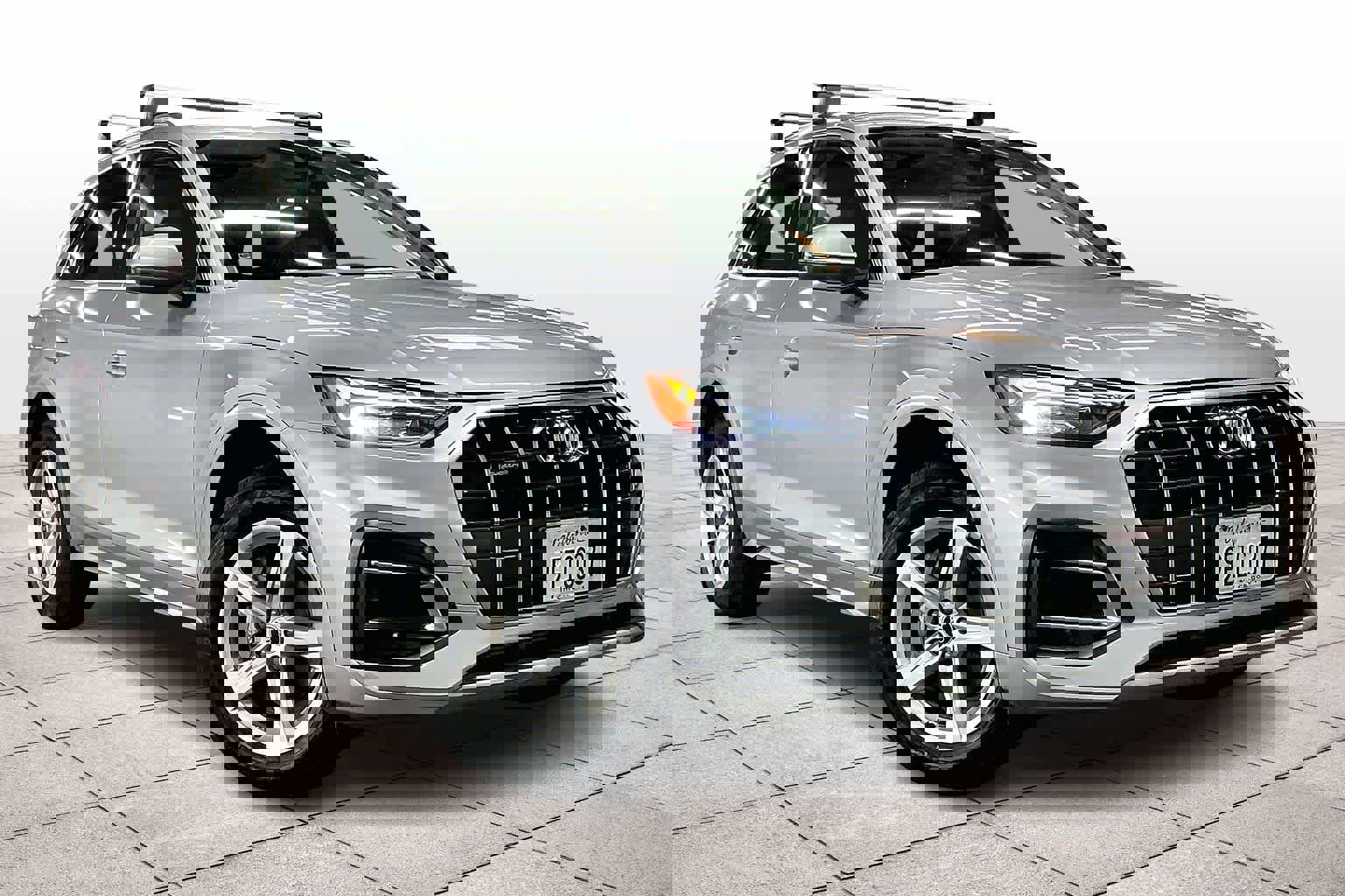 Used 2023 Audi Q5 Premium w/ Convenience Package image 2