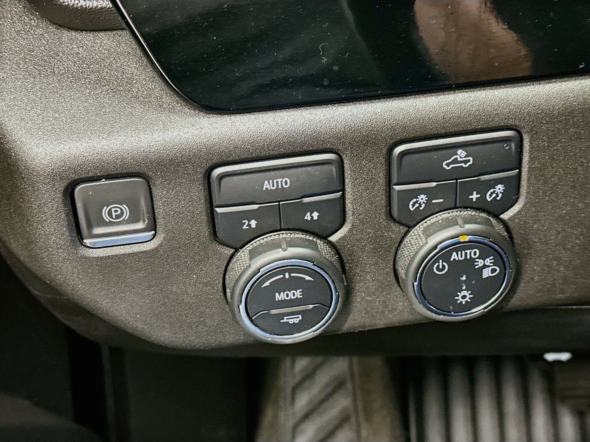 Used 2024 Chevrolet Silverado 1500 LT AWD/4WD image 17