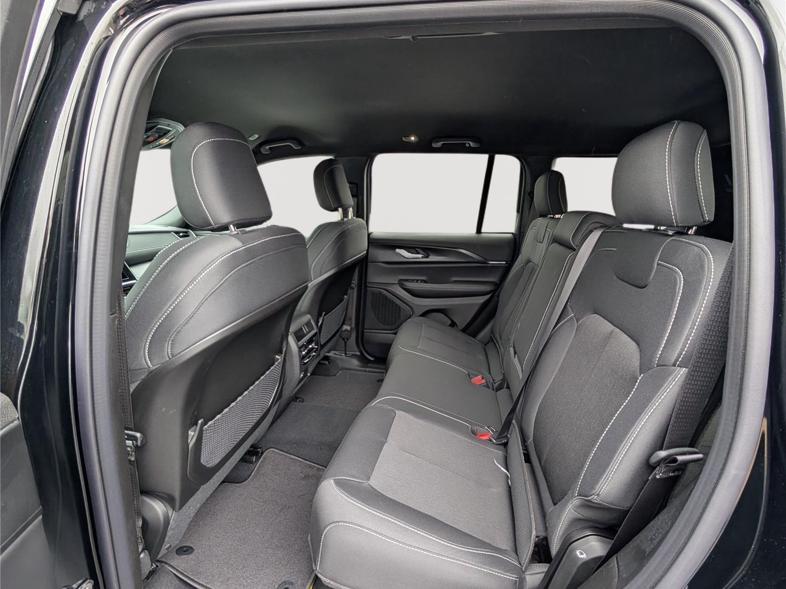 New 2026 Jeep Grand Cherokee Laredo AWD/4WD image 9