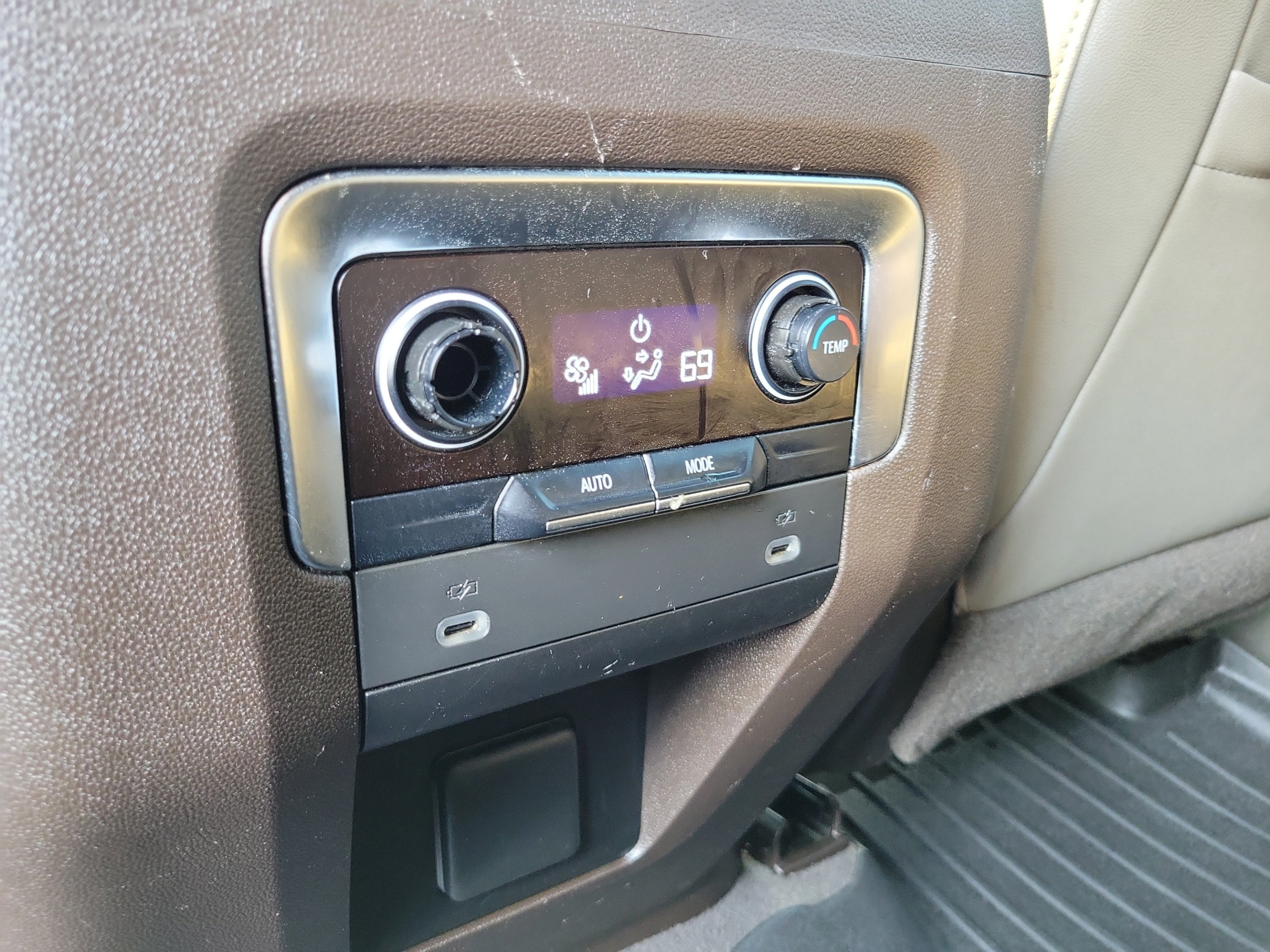 Used 2021 Chevrolet Suburban LT RWD image 12