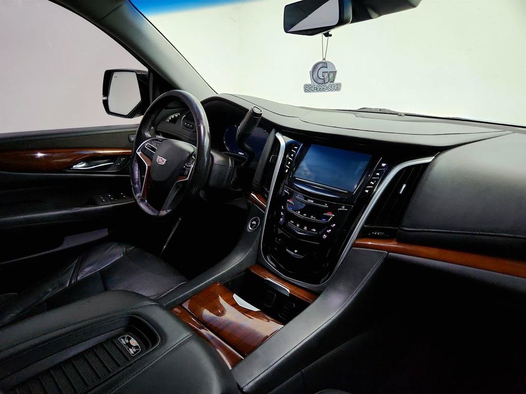 Used 2019 Cadillac Escalade Luxury AWD/4WD image 26