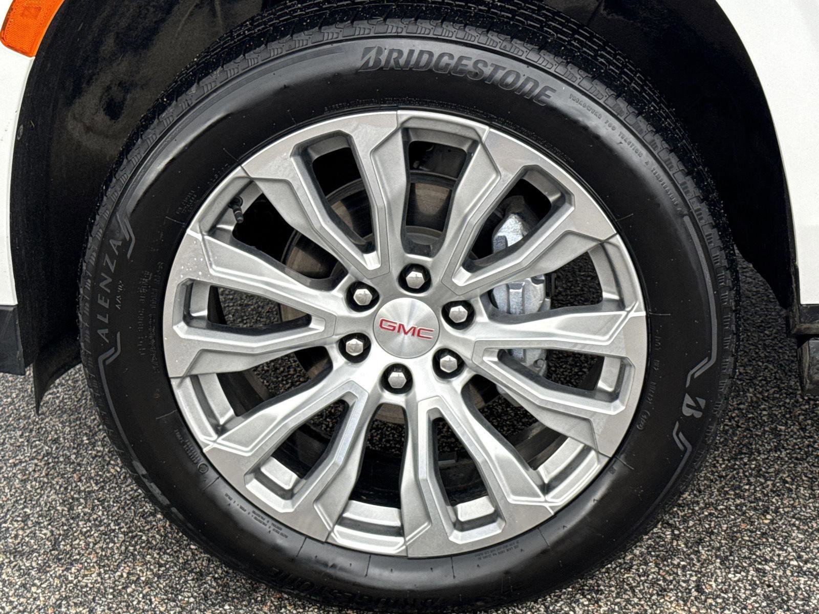 Used 2023 GMC Yukon XL Denali w/ Denali Reserve Package image 4