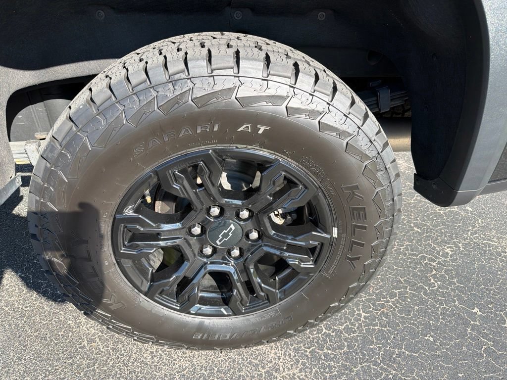 Used 2023 Chevrolet Silverado 1500 ZR2 w/ Technology Package AWD/4WD image 12