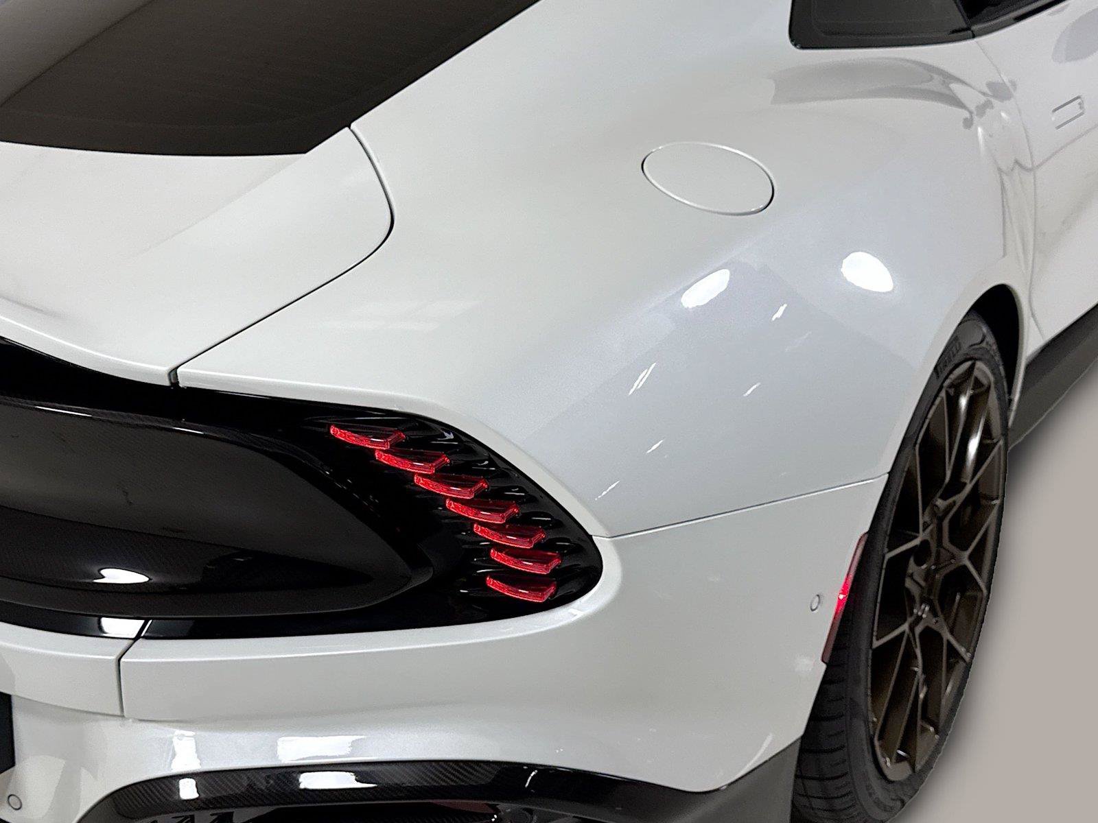 Used 2025 Aston Martin Vanquish RWD image 35