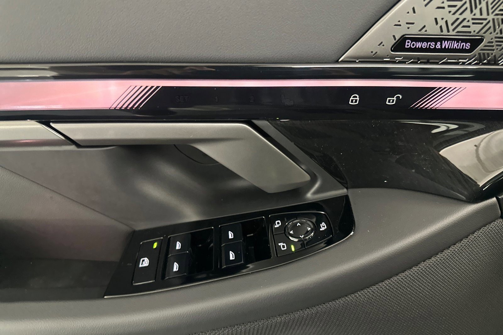 New 2026 BMW 550e xDrive w/ Premium Package image 13