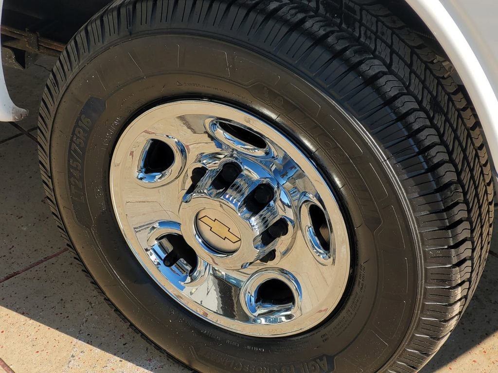 Used 2012 Chevrolet Express 2500 w/ Cold Climate Package image 7