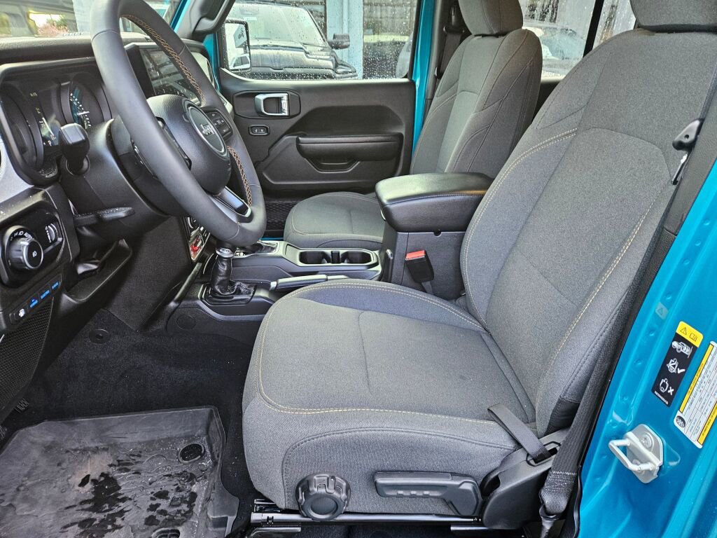 Used 2024 Jeep Wrangler Unlimited image 12