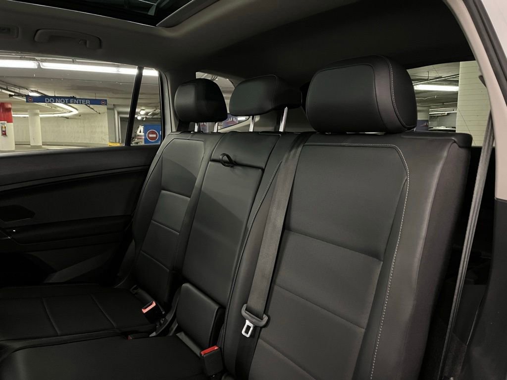 Used 2018 Volkswagen Tiguan SE w/ Panoramic Sunroof Package image 18