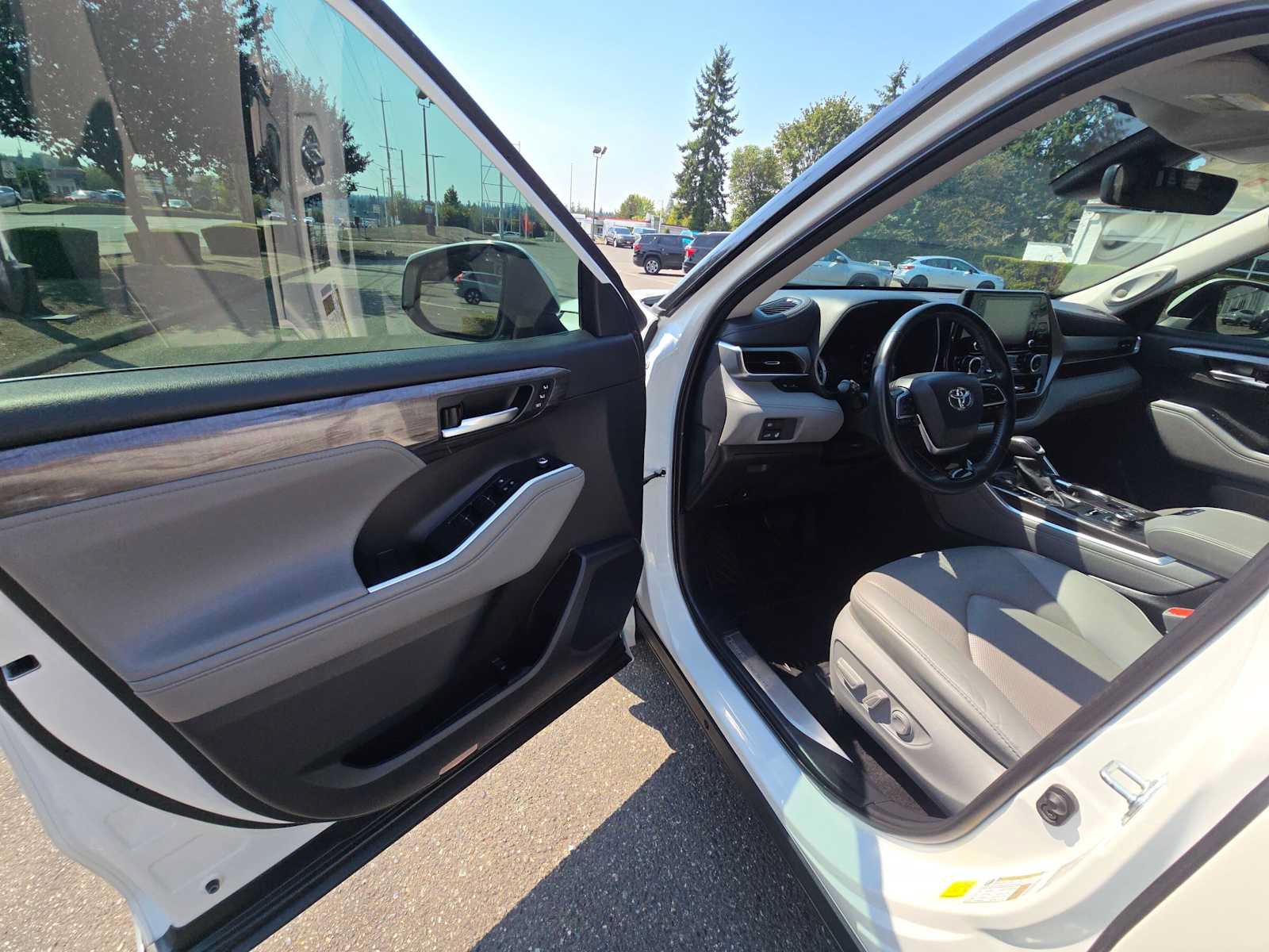 Used 2021 Toyota Highlander Limited AWD/4WD image 18