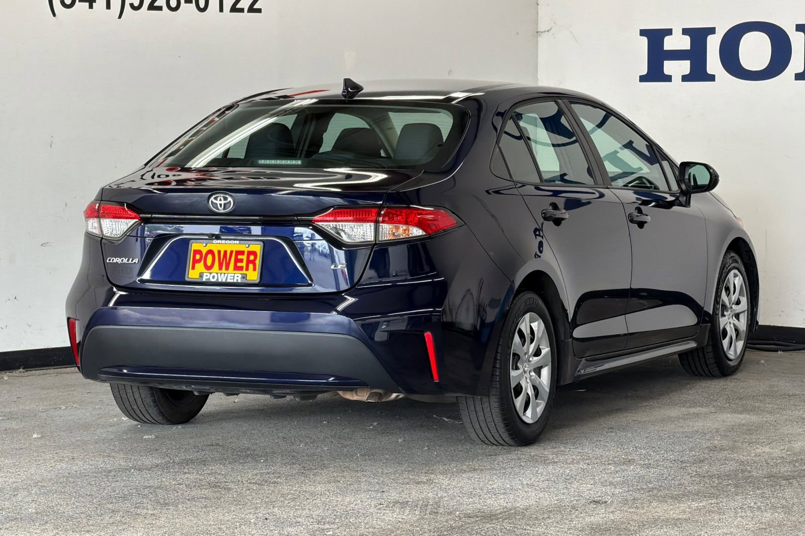 Used 2020 Toyota Corolla LE FWD image 3