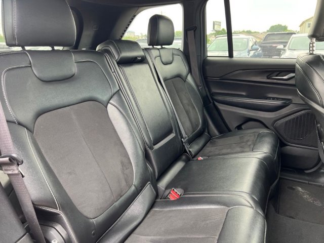 Used 2024 Jeep Grand Cherokee Altitude AWD/4WD image 36