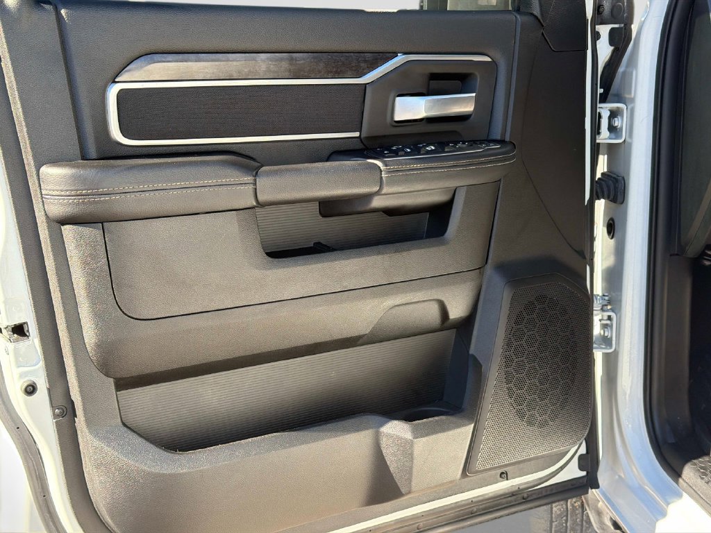 Used 2024 RAM 3500 Big Horn w/ Night Edition AWD/4WD image 19