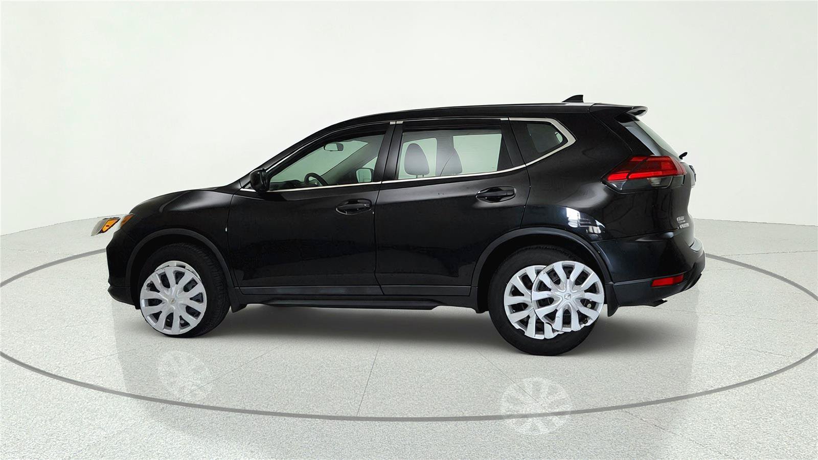 Used 2017 Nissan Rogue S FWD image 4