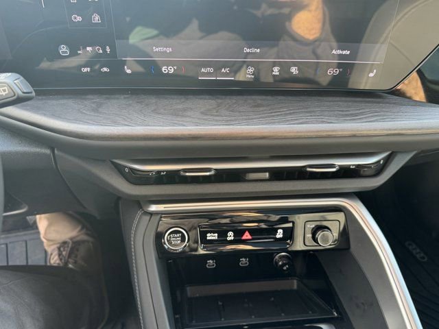 Used 2025 Audi Q5 Premium w/ Convenience Package AWD/4WD image 19