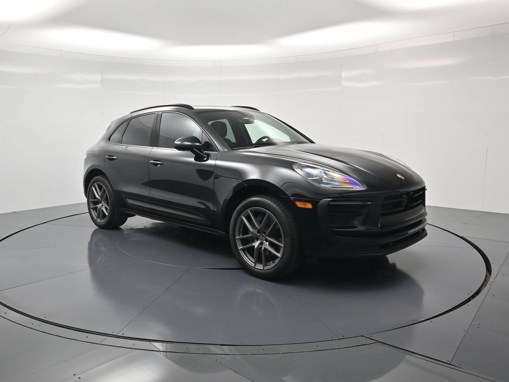 Certified 2025 Porsche Macan AWD/4WD image 41