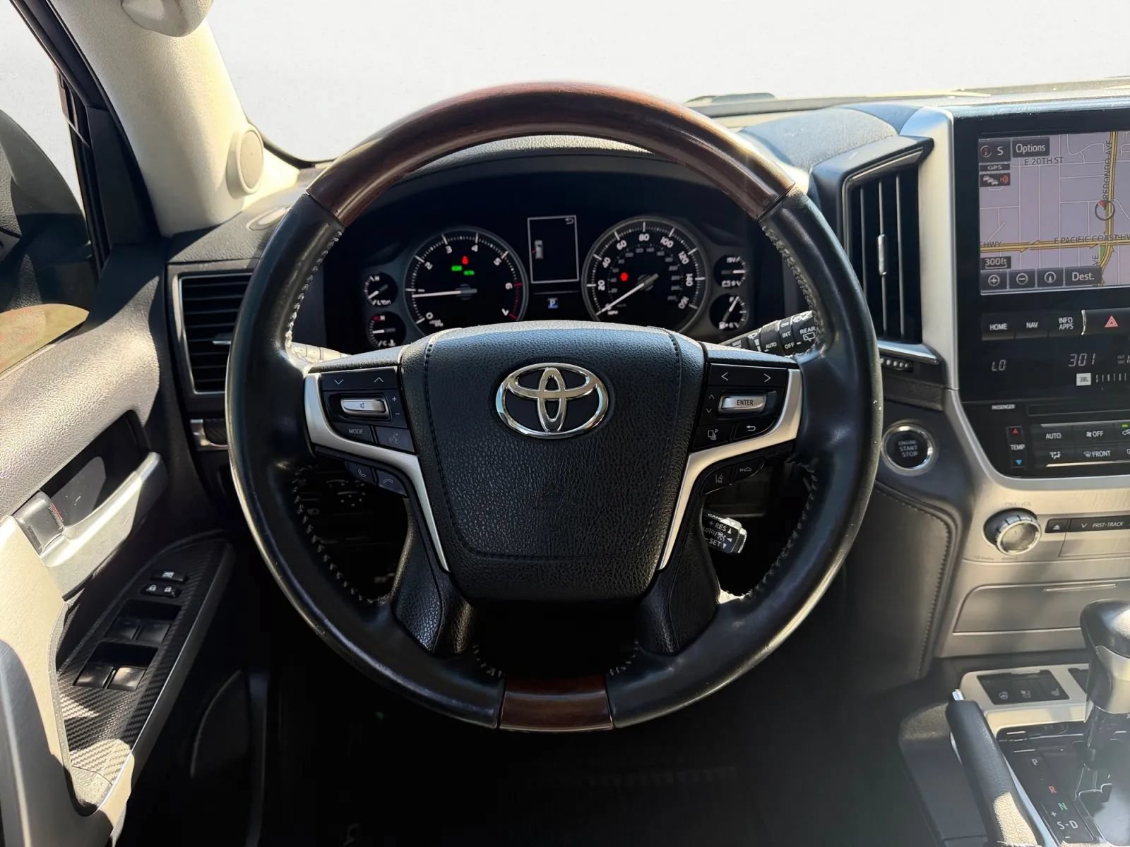 Used 2017 Toyota Land Cruiser AWD/4WD image 15