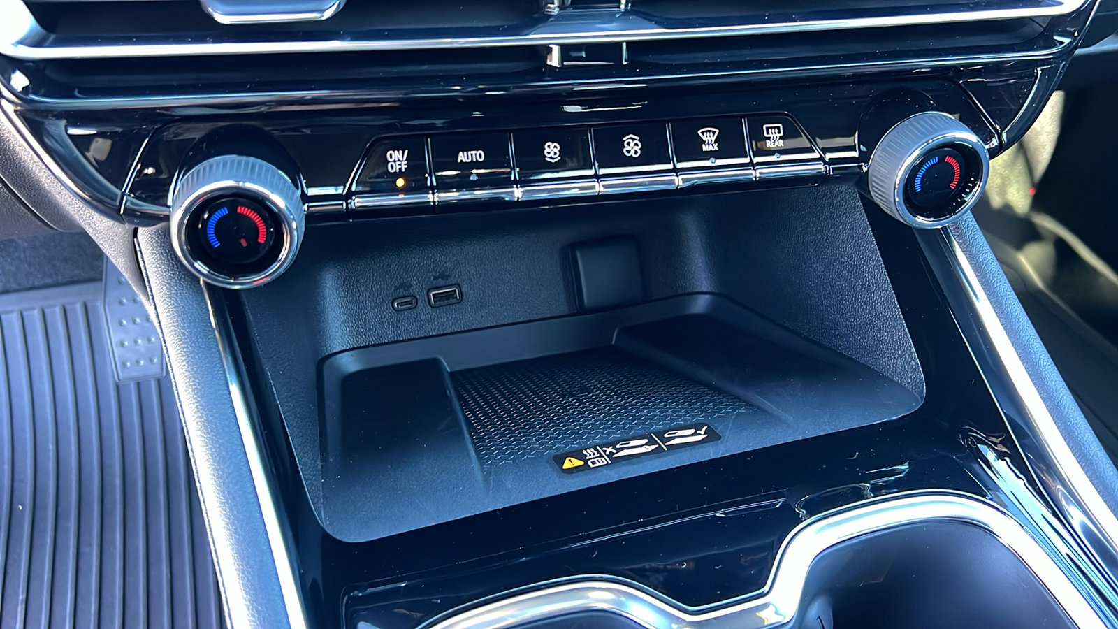 New 2026 Chevrolet Traverse RS w/ LPO, Floor Liner Package image 24