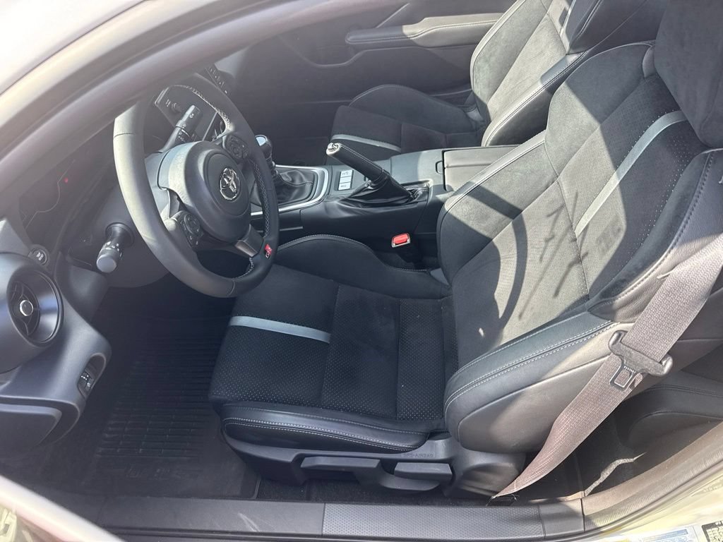 Used 2025 Toyota GR86 Premium RWD image 10