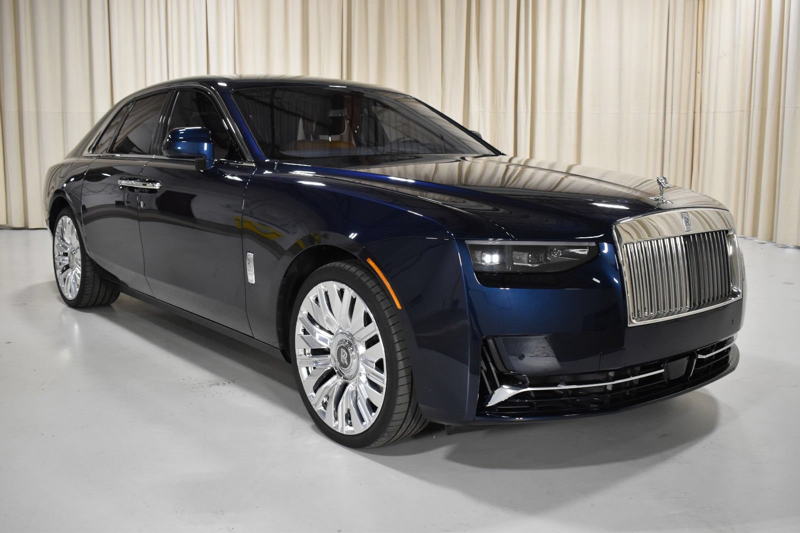 Certified 2025 Rolls-Royce Ghost AWD/4WD image 6