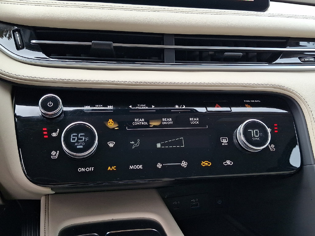 Certified 2023 INFINITI QX60 Luxe w/ Cargo Package AWD/4WD image 17