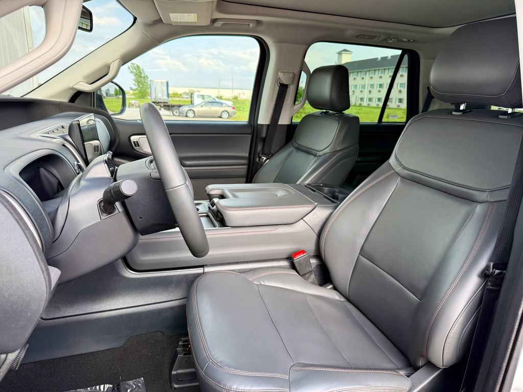 Certified 2025 Ford Expedition Active AWD/4WD image 11