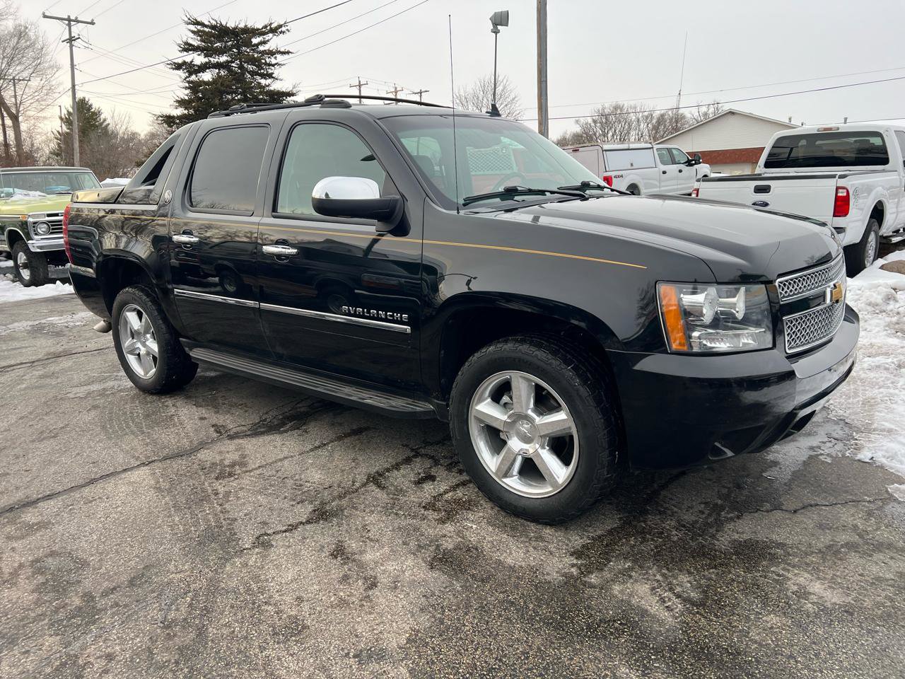 Used 2013 Chevrolet Avalanche LTZ AWD/4WD image 3
