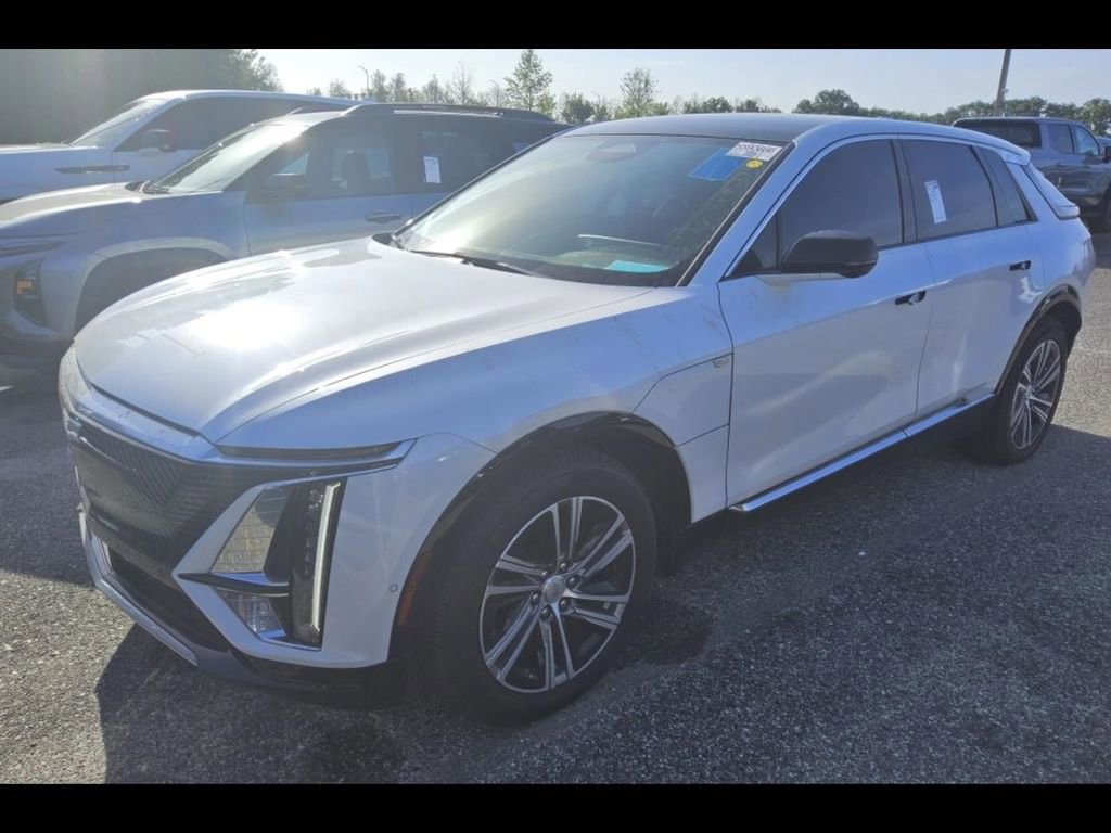 Used 2025 Cadillac Lyriq Luxury RWD image 3